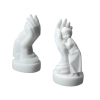 Chłopczyk na dłoni -alabaster grecki