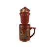 Kubek ceramiczny z sitkiem i przykrywką, zmieniający kolor.