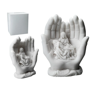 Pieta w dłoniach -alabaster grecki