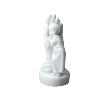 Chłopczyk na dłoni -alabaster grecki