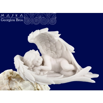 Aniołek śpiący w skrzydłach - alabaster grecki
