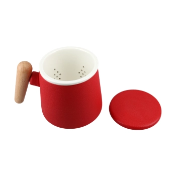 Kubek z ceramicznym sitkiem i przykrywką. czerwony.
