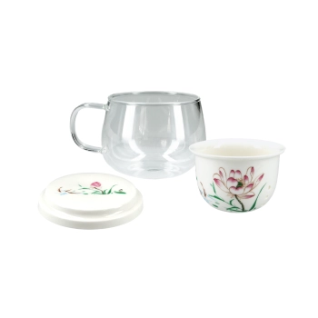 Kubek szklany z ceramicznym zaparzaczem i przykrywką.