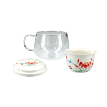 Kubek szklany z ceramicznym zaparzaczem i przykrywką.