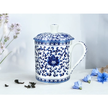 Kubek porcelanowy z przykrywką