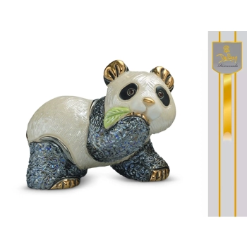 Panda z listkiem