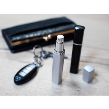 Atomizer - pojemnik karbowany na perfumy/wodę/odświeżacz twarzy/płyn antybakteryjny - srebrny