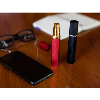 Atomizer - pojemnik karbowany na perfumy/wodę/odświeżacz twarzy/płyn antybakteryjny - czerwony
