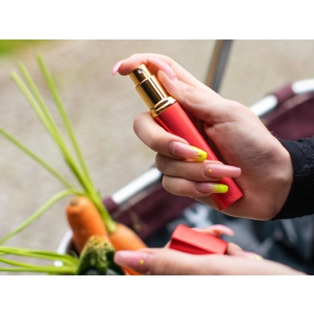 Atomizer - pojemnik karbowany na perfumy/wodę/odświeżacz twarzy/płyn antybakteryjny - czerwony