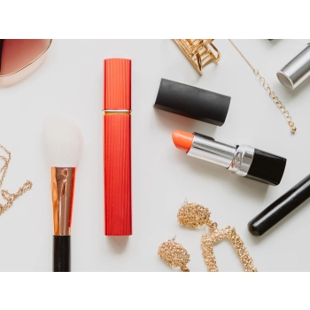 Atomizer - pojemnik karbowany na perfumy/wodę/odświeżacz twarzy/płyn antybakteryjny - czerwony
